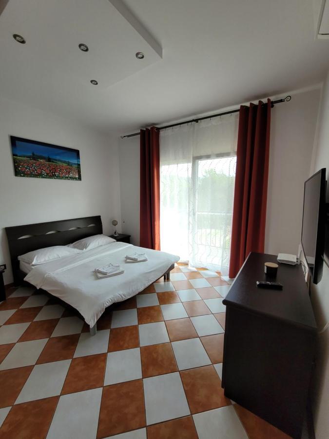 Hotel Casa Patryk Orşova Exterior foto