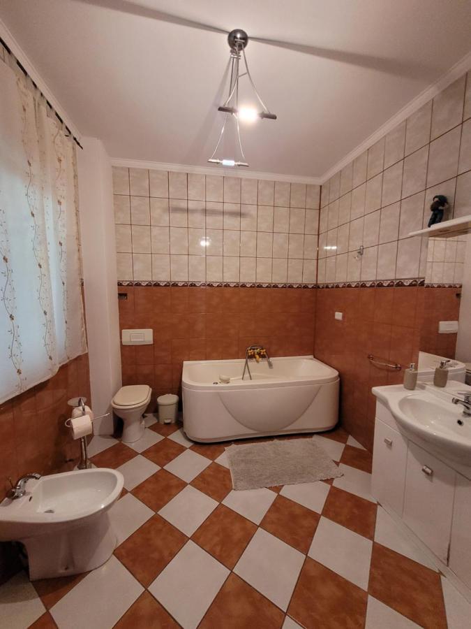 Hotel Casa Patryk Orşova Exterior foto